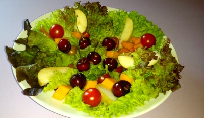 Fruchtsalat mit Kirschen