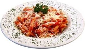 Rigatoni mit Tomaten und Petersilie