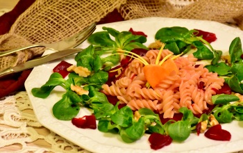 Feldsalat mit Nudeln und Rote Bete