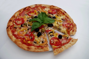 Vollkornpizza mit Oliven Vollkornpizza mit Oliven