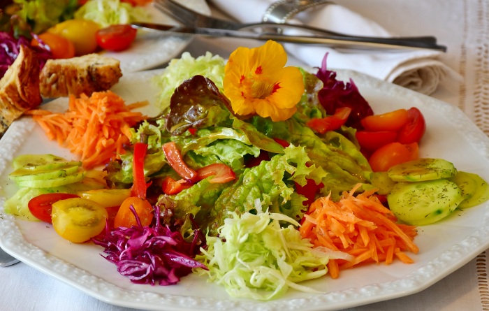 Die vegane Ernährung wird auch in Deutschland immer beliebter – doch wo liegen ihre Vor- und Nachteile?
